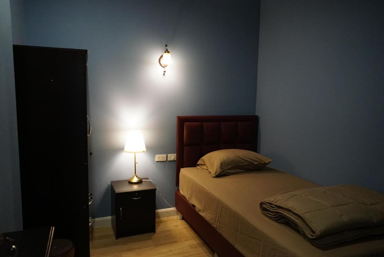 Mangkon Hostel Бангкок Экстерьер фото